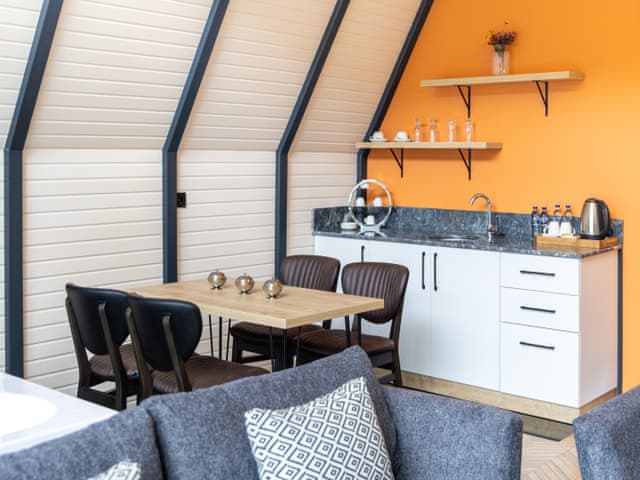 Jakuzili Superior Bahçe Bungalovu (Termal Sulu)