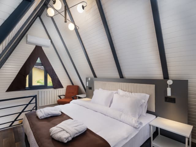 Jakuzili Delüks Bahçe Bungalovu (Termal Sulu)