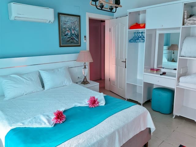 Havuzlu 2 yatak odalı Villa