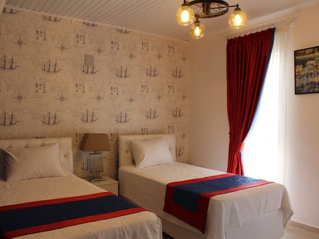 Havuzlu 2 yatak odalı Villa