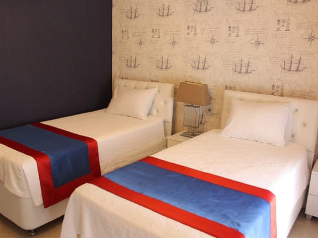 Havuzlu 2 yatak odalı Villa