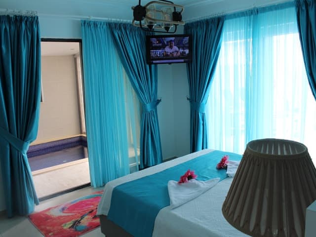 Havuzlu 2 yatak odalı Villa