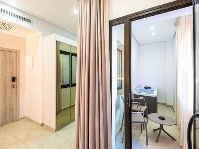 Double Room Jacuzzi with No Balcony