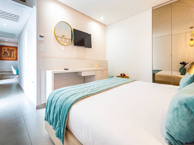 Junior Suite Jacuzzi Pool View