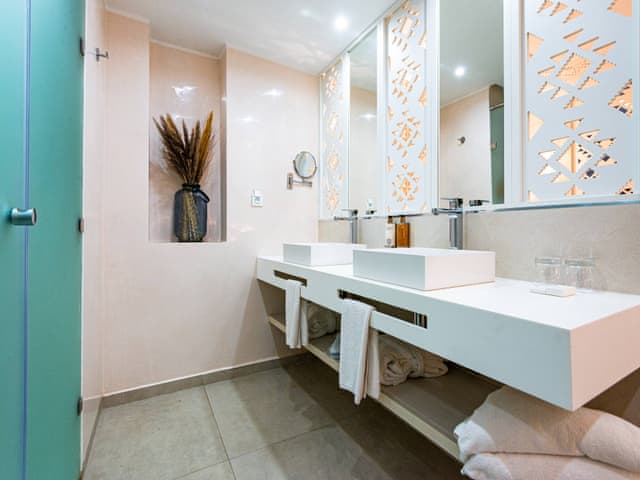 Junior Suite Swim Up