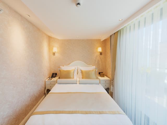 Superior Teras King Bed