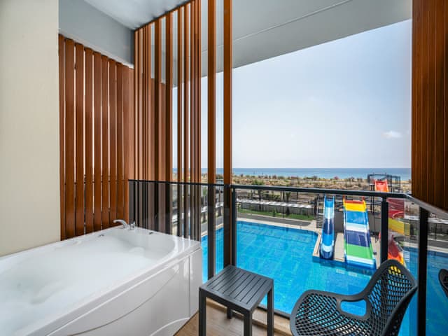 Deniz Manzaralı Oda (Jakuzi)