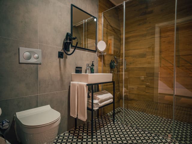 Jakuzili Superior Bahçe Bungalovu (Termal Sulu)