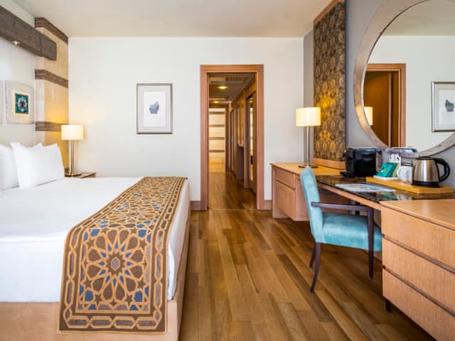 Suite, 1 King Bed, Sea View