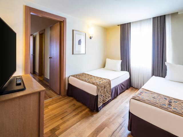 Suite, 1 King Bed, Sea View