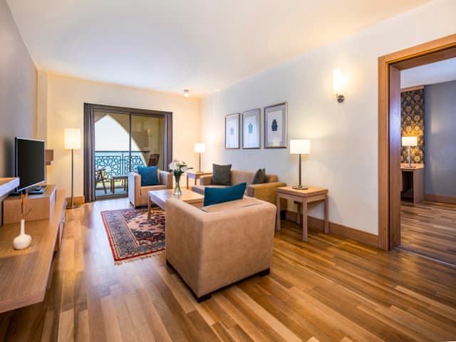 Suite, 1 King Bed, Golf View