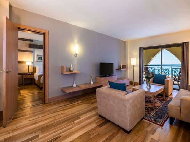 Suite, 1 King Bed, Golf View