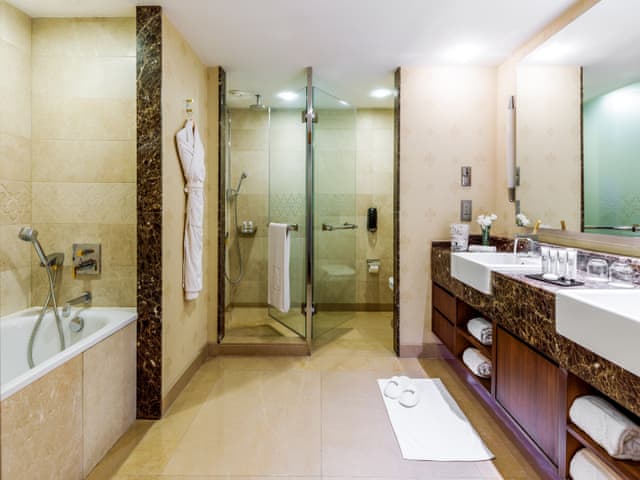 Suite, 1 King Bed, Golf View