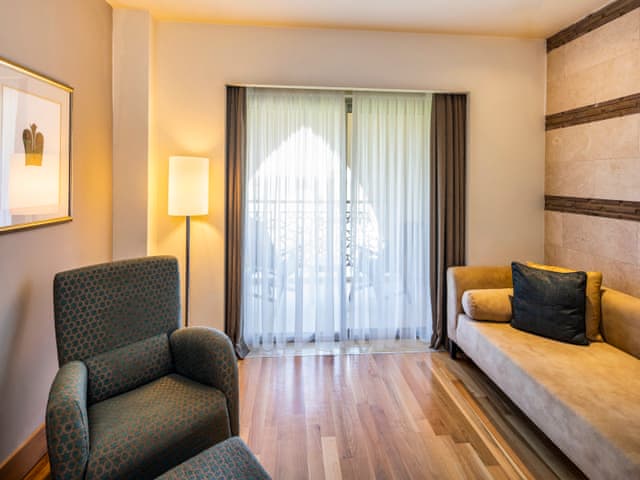 Standard Room, 1 King Bed, Garden View