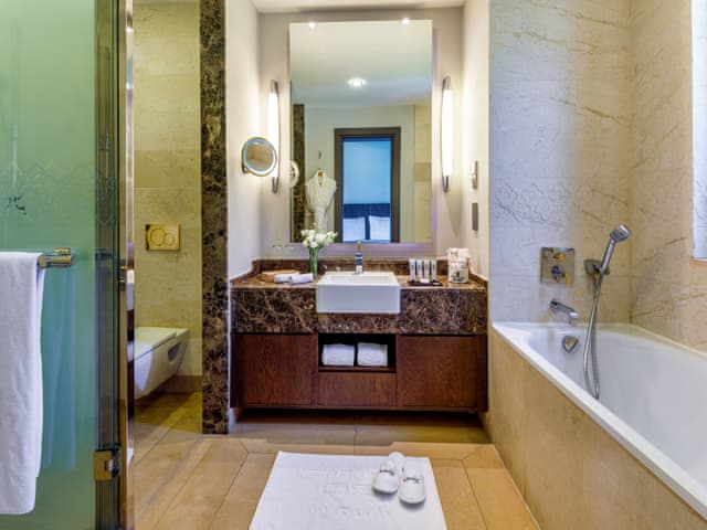 Suite, 1 King Bed, Sea View