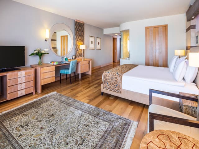 Suite, 1 King Bed, Sea View