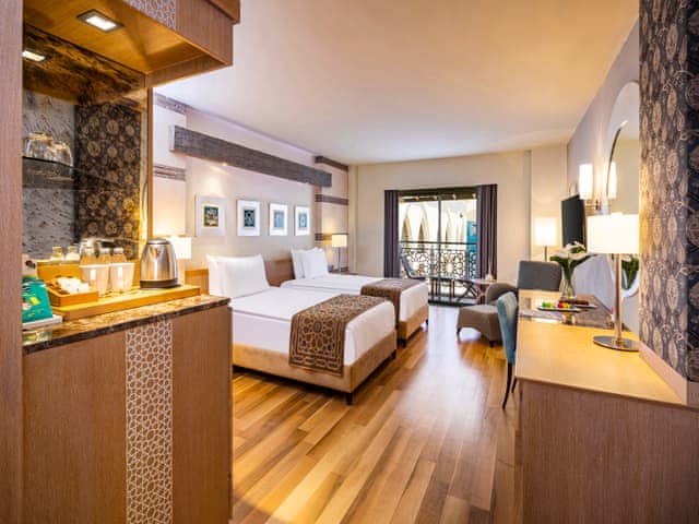 Suite, 1 King Bed, Sea View