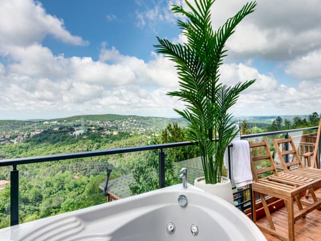 Delüks Süit Jakuzili 25