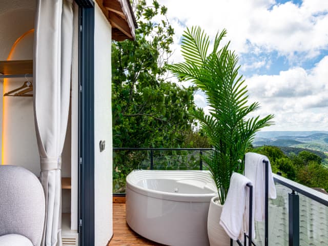 Delüks Süit Jakuzili 25