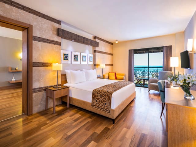 Suite, 1 King Bed, Sea View