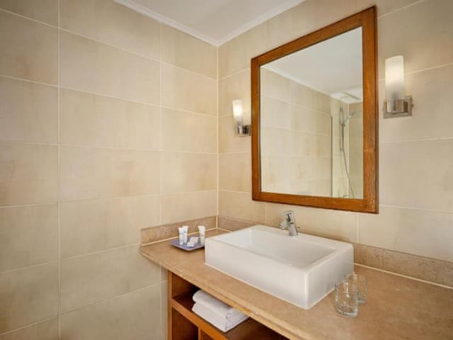 Üç Kişilik Standart Bahçe Manzaralı Oda