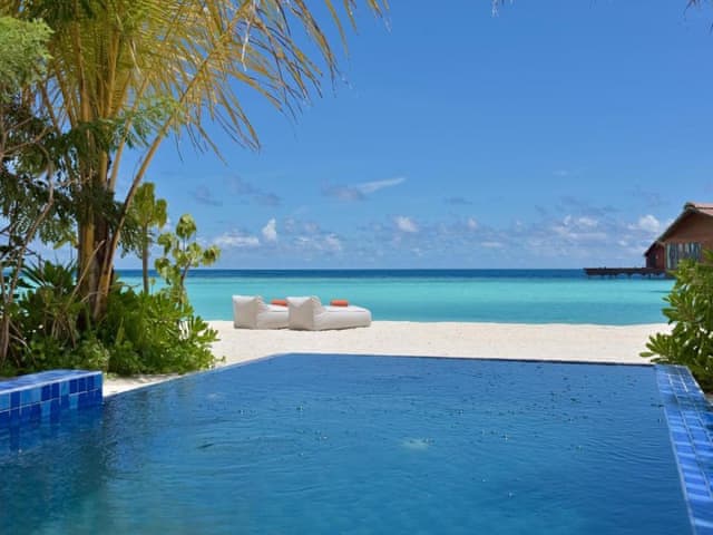 Havuzlu Plaj Villası