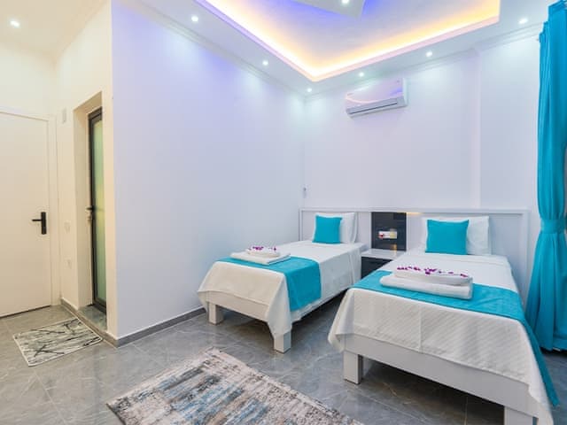 Havuzlu 2 yatak odalı Villa