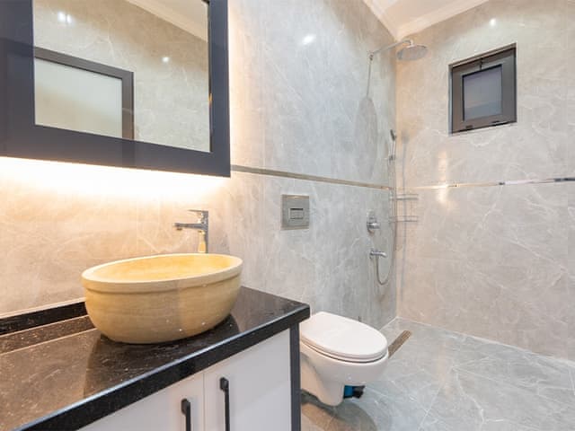 Havuzlu 2 yatak odalı Villa