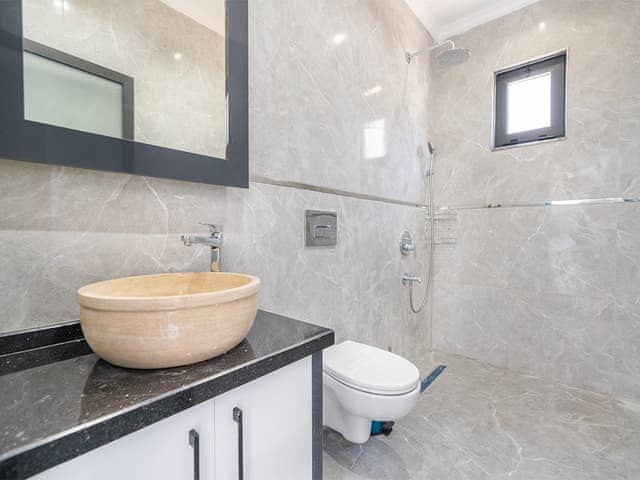 Havuzlu 2 yatak odalı Villa