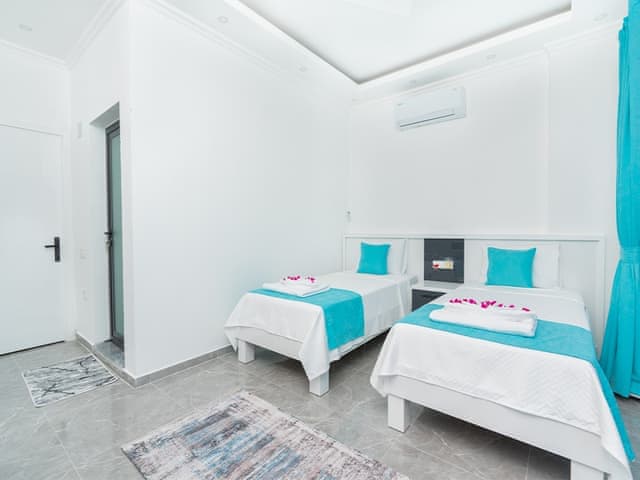 Havuzlu 2 yatak odalı Villa