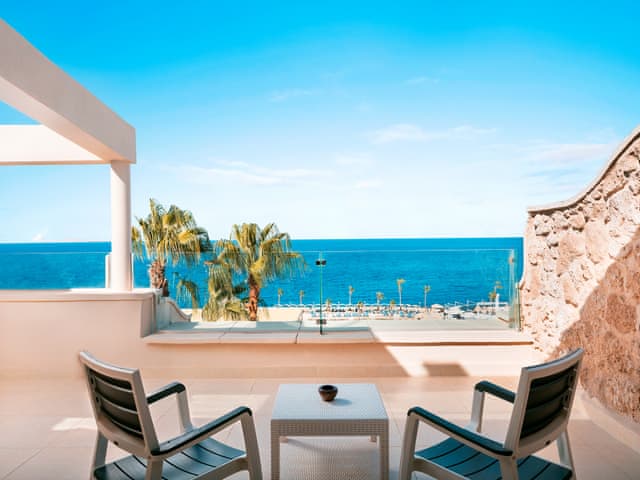 Superior Room Sea View (2 Adults+2 Children)