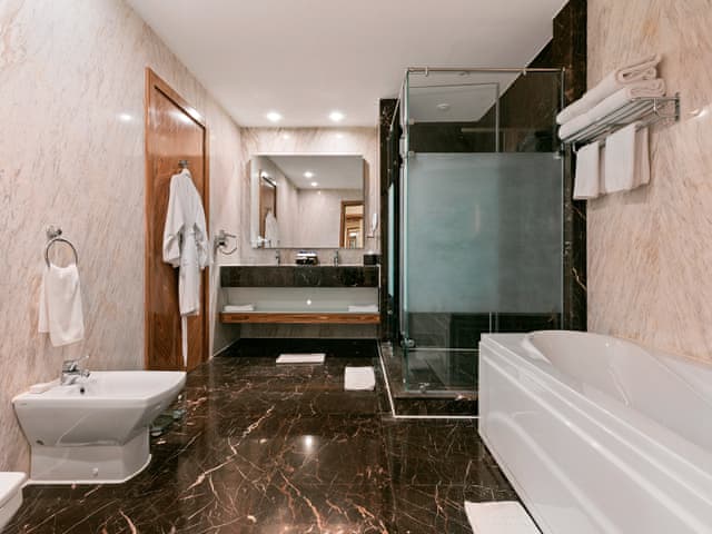 Royal Jacuzzi Suite with Sea View