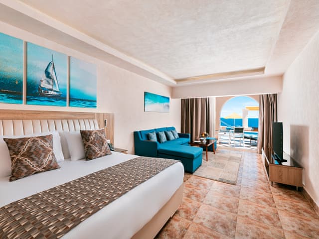 Executive Swim Up Room