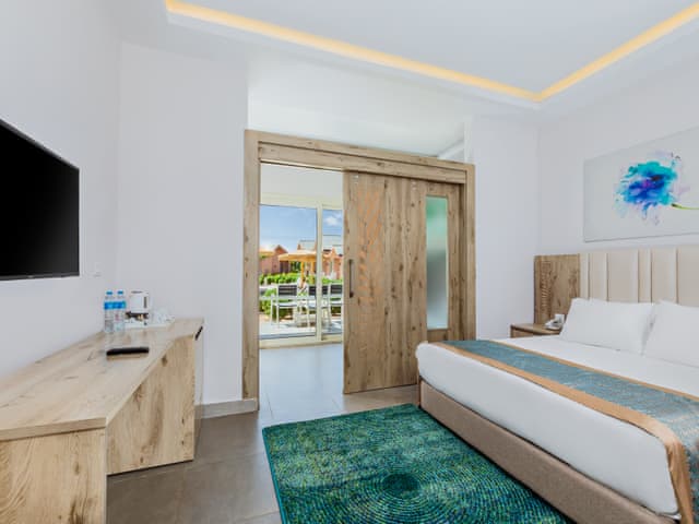 Bungalow Room with Pool View