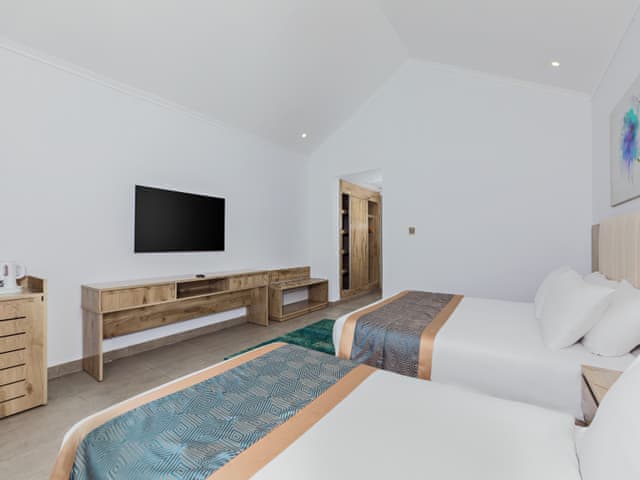 Bungalow Triple Room with Pool View