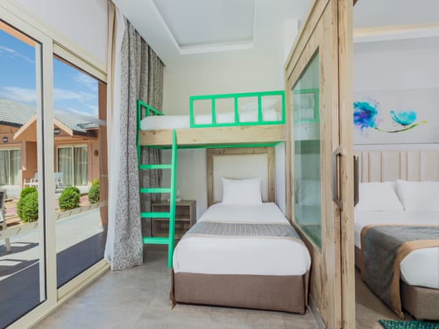 Bungalow Triple Room with Pool View