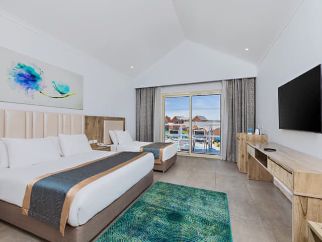 Bungalow Triple Room with Pool View