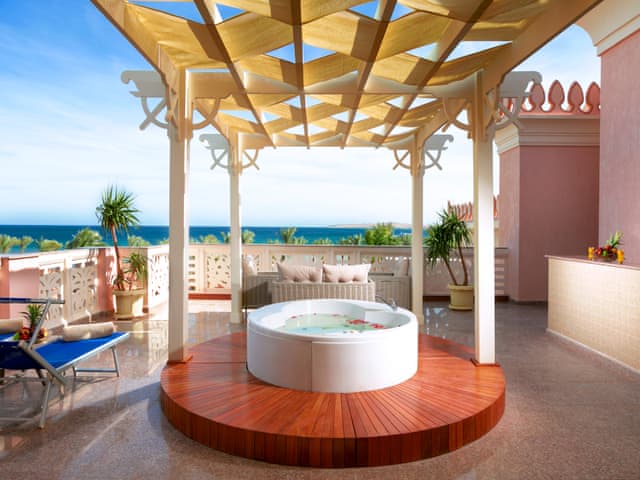 Jacuzzi Suite with Sea and Pool View