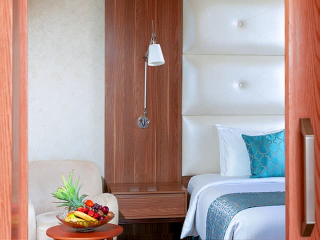 Jacuzzi Suite with Sea and Pool View