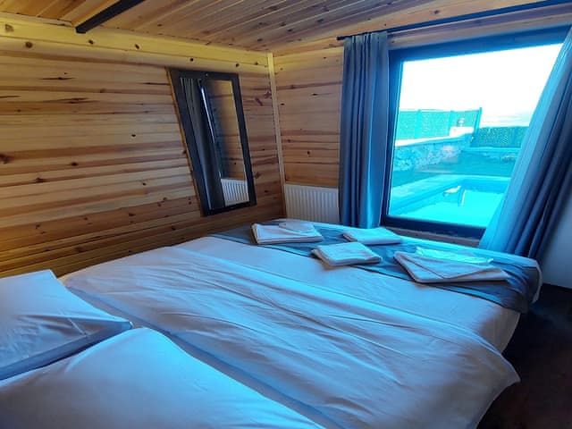 Select Bungalow Isıtmalı Havuzlu