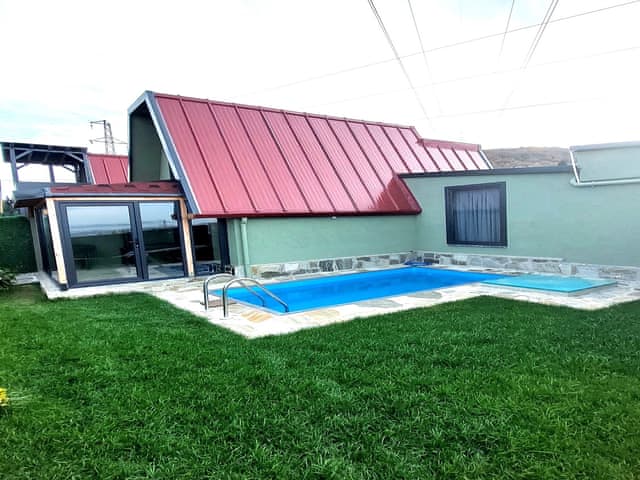 Select Bungalow Isıtmalı Havuzlu