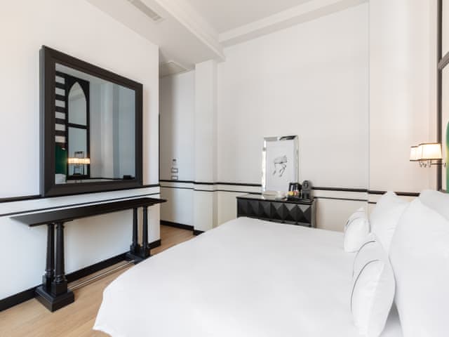 Executive French Deniz Manzaralı