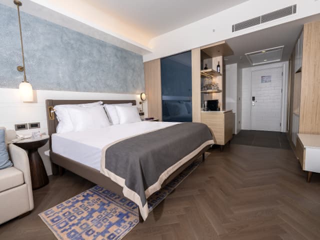 Delüks Oda Yan Deniz Manzaralı & Havuz Manzaralı