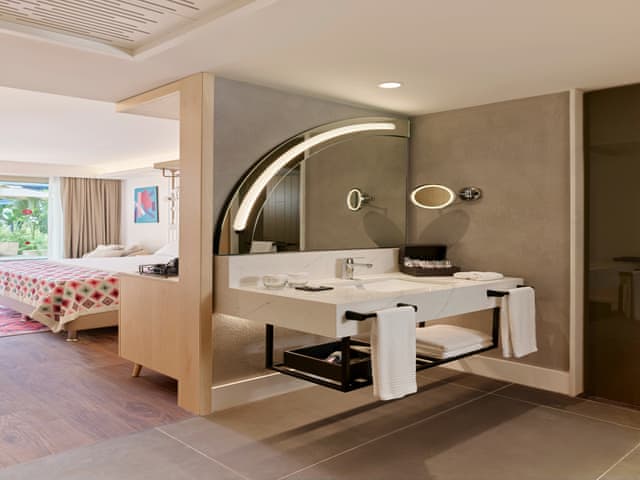 Delüks Aile Süiti Havuz Erişimli