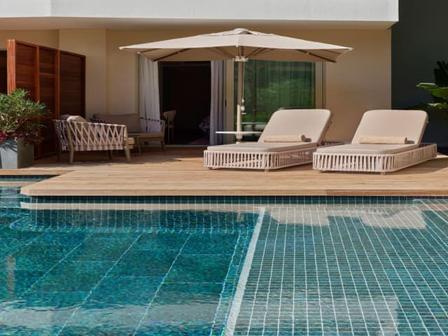 Delüks Aile Süiti Havuz Erişimli