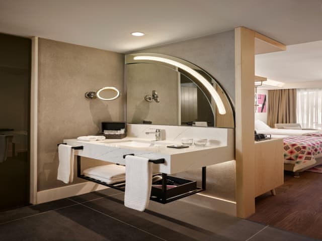 Delüks Aile Süiti Havuz Erişimli