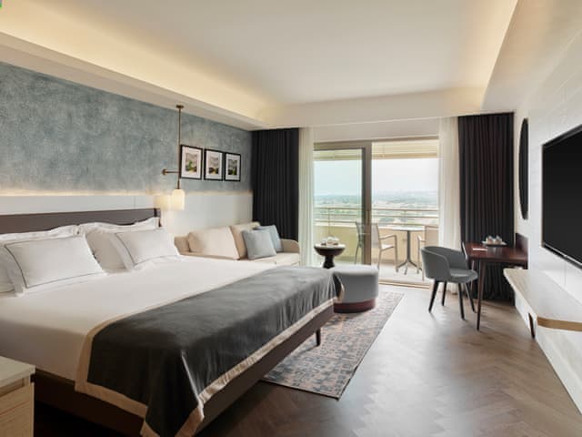 Delüks Oda Yan Deniz Manzaralı & Havuz Manzaralı