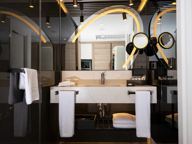 Delüks Oda Yan Deniz Manzaralı & Havuz Manzaralı