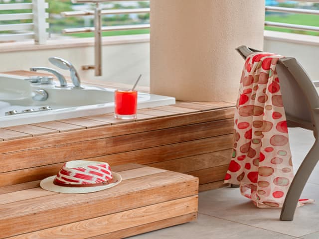 Köşe Süit Jakuzi & Deniz Manzaralı