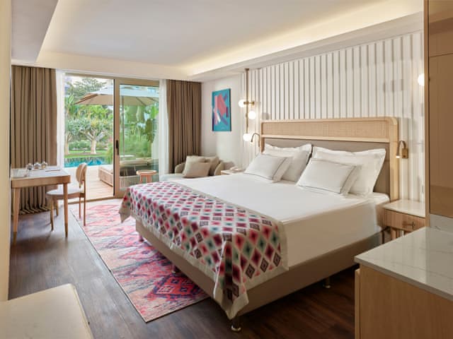 Delüks Bahçe Oda Havuz Erişimli